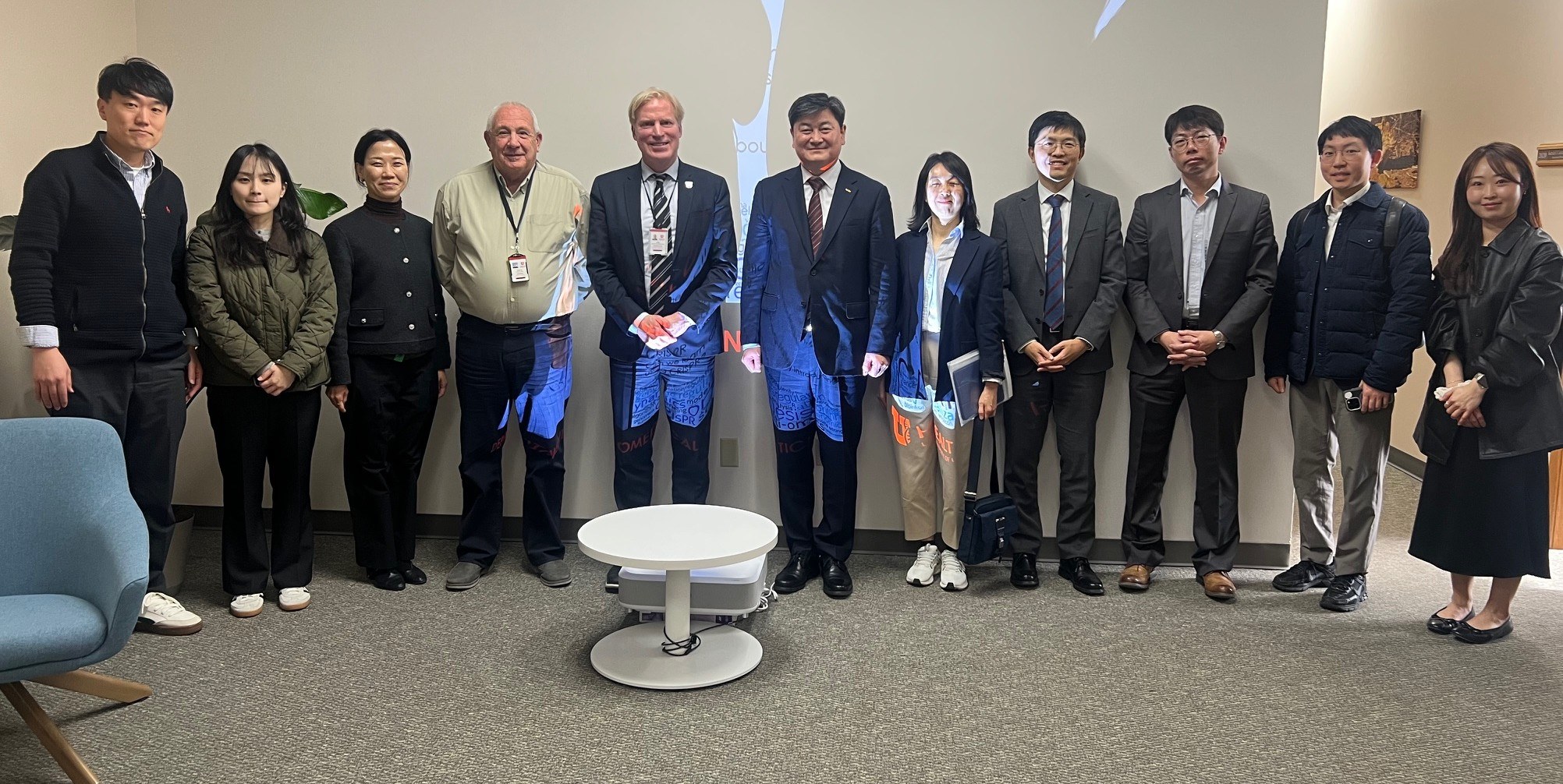 Korea Health Information Service Visits the U